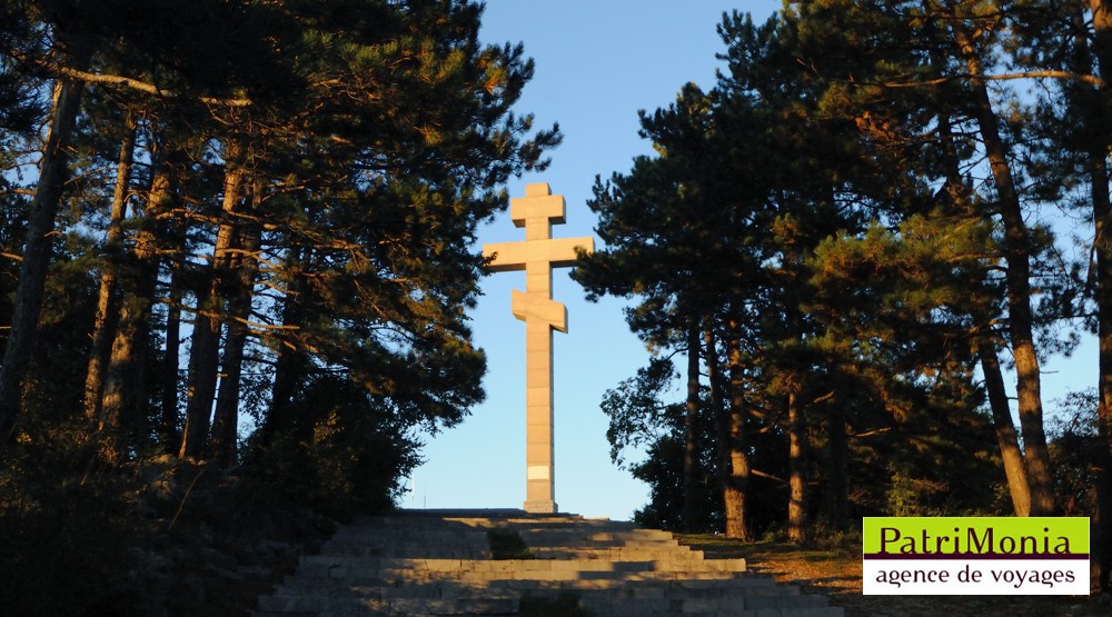 Le mémorial sur le mont Vola (dit encore Okoltchitza, 1098m dans le Balkan de Vratza), à 20 km au sud-est de Vratza  2 Juin - jour de commémoration de Hristo Botev