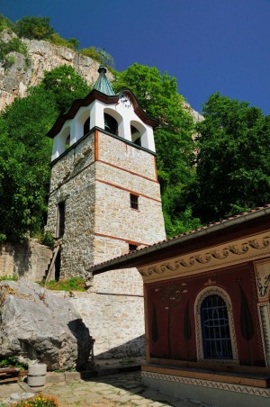 La tour à l'horloge avec le rocher éboulé  Monastère Préobrajenski, Véliko Tarnovo